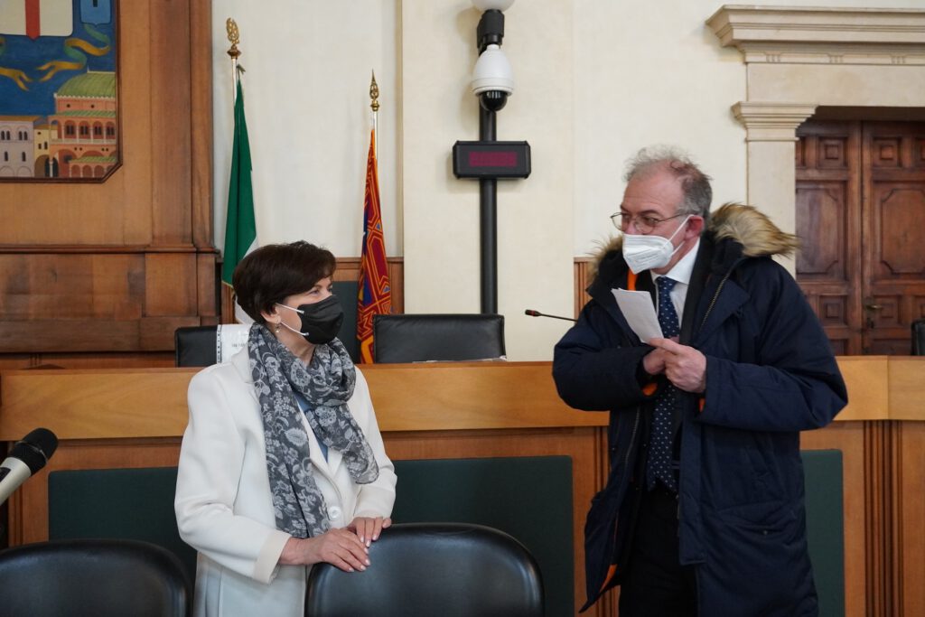 Reception at Padua City Hall: Dr. Cristina Piva, councillor for education and school policies, social cohesion, volunteering and civil service and Prof. Francesco Finori, Director of CPIA